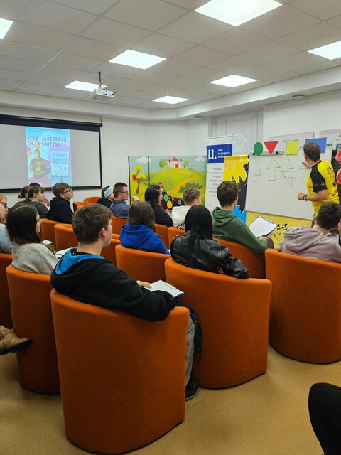 Vo svete ilustrácií a smiechu s Adolfom Dudekom Vo svete ilustrácií a smiechu s Adolfom Dudekom