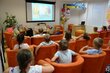Deti z materskej školy si vypočuli príbeh o osamelom mackovi od knihovníčky Boženy Blaháčovej