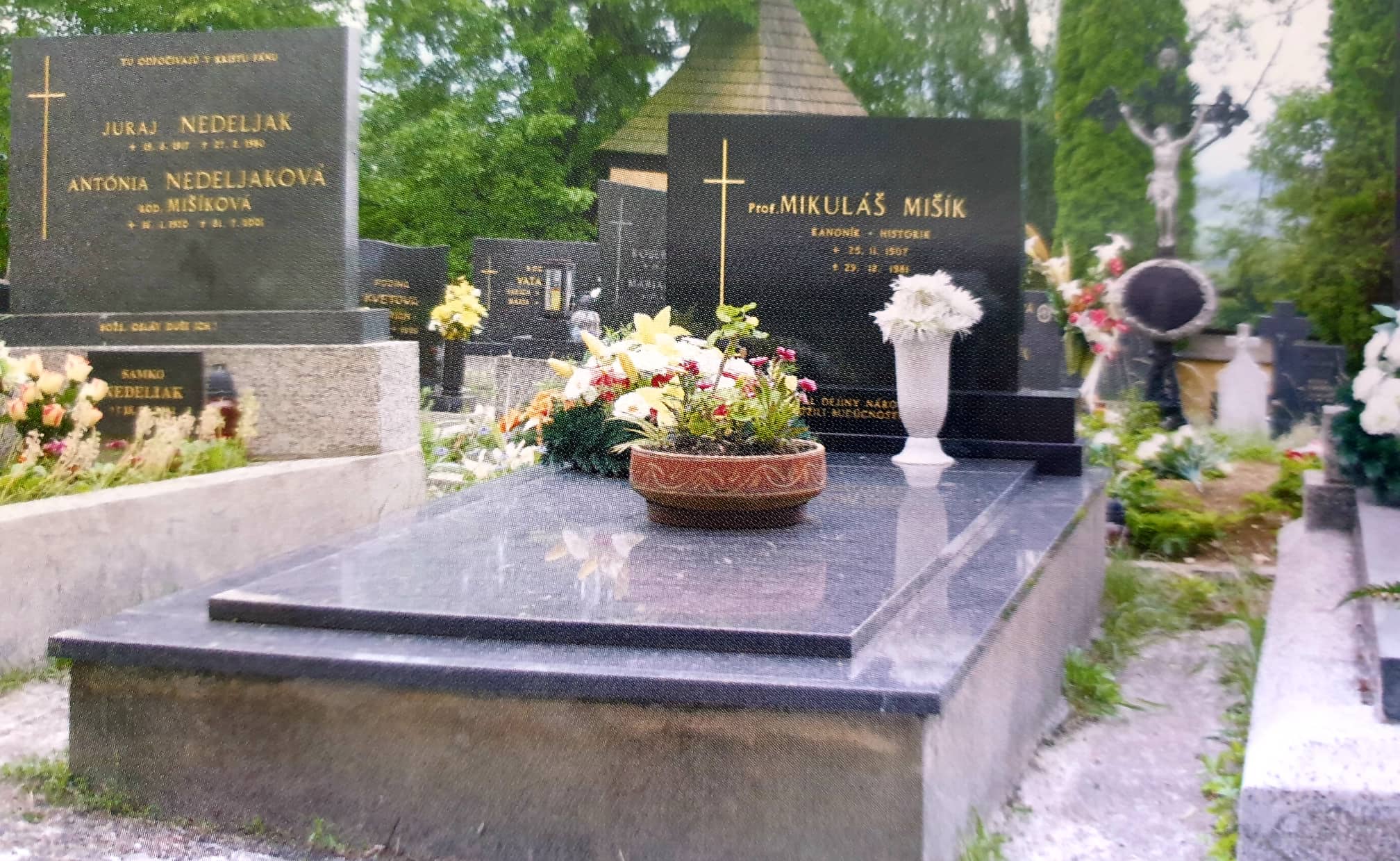 hrob Mikuláša Mišíka na prievidzskom cintoríne