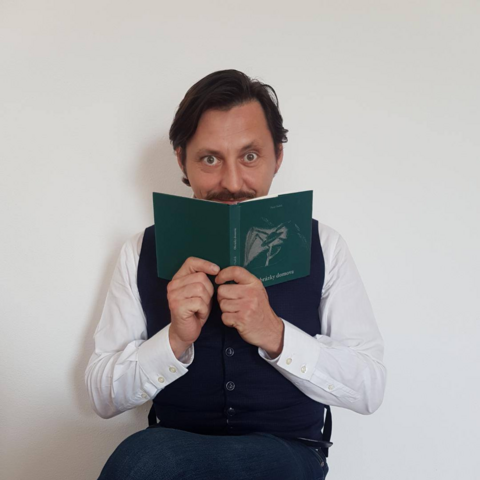Cesta k literárnym pokladom s Lukášom Latinákom Cesta k literárnym pokladom s Lukášom Latinákom