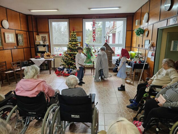 Ako sme seniorom pred vianocami rozdávali radosť