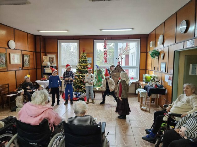 Ako sme seniorom pred vianocami rozdávali radosť