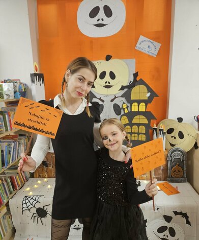 Halloweenske dni v hornonitrianskej knižnici prilákali desiatky čitateľov - 1000012456