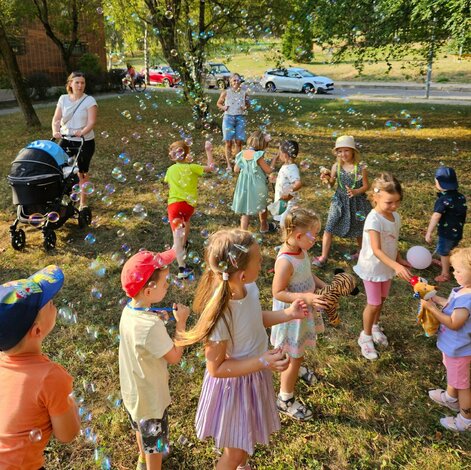 Podujatie "knižnica na sídliskách"sme zakončili na Dlhej ulici