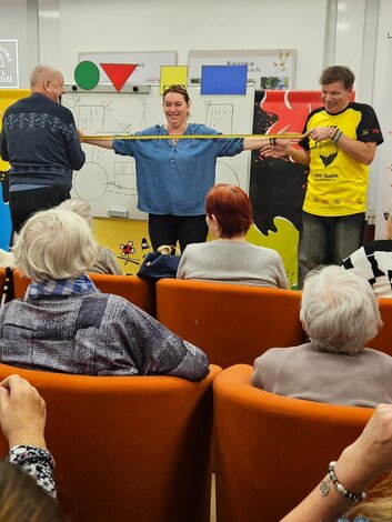 Adolf Dudek v Hornonitrianskej knižnici (5) Adolf dudek v hornonitrianskej knižnici - Adolf Dudek v Hornonitrianskej knižnici (5)