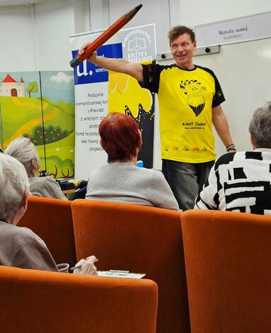 Adolf Dudek v Hornonitrianskej knižnici (9) Adolf dudek v hornonitrianskej knižnici - Adolf Dudek v Hornonitrianskej knižnici (9)