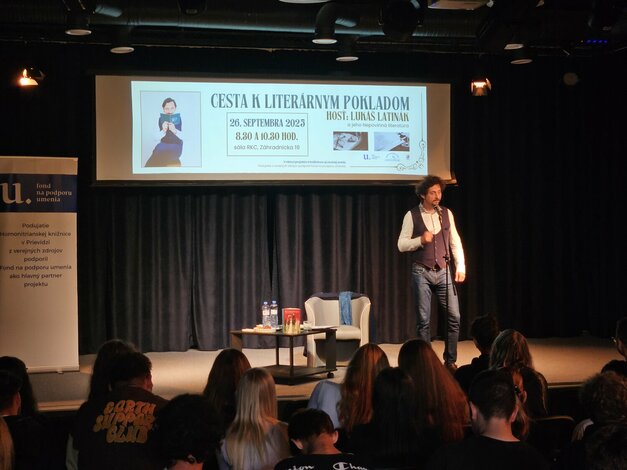 Lukáš Latinák v Hornonitrianskej knižnici (12)