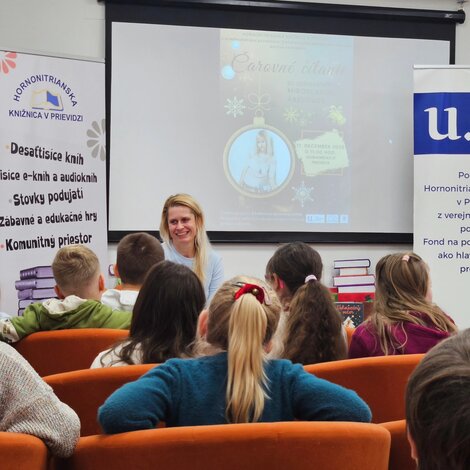 Druháci pred vianocami zažili čarovné čítanie s mirkou ábelovou - Mirka Ábelová v Hornonitrianskej knižnici