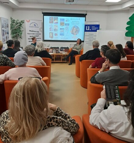 Erika Jarkovská v Hornonitrianskej knižnici (4)