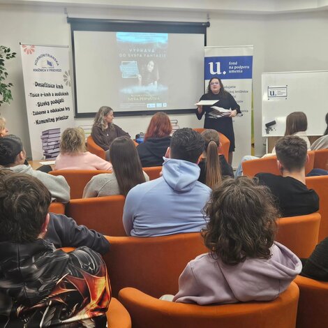 Iveta pernišová v hornonitrianskej knižnici - Iveta Pernišová v Hornonitrianskej knižnici (6)