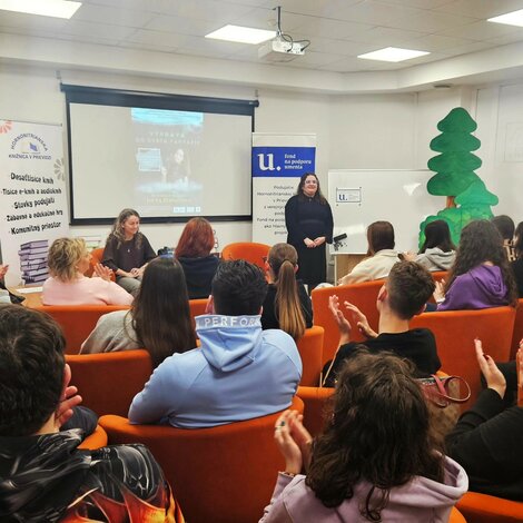 Iveta pernišová v hornonitrianskej knižnici - Iveta Pernišová v Hornonitrianskej knižnici (8)