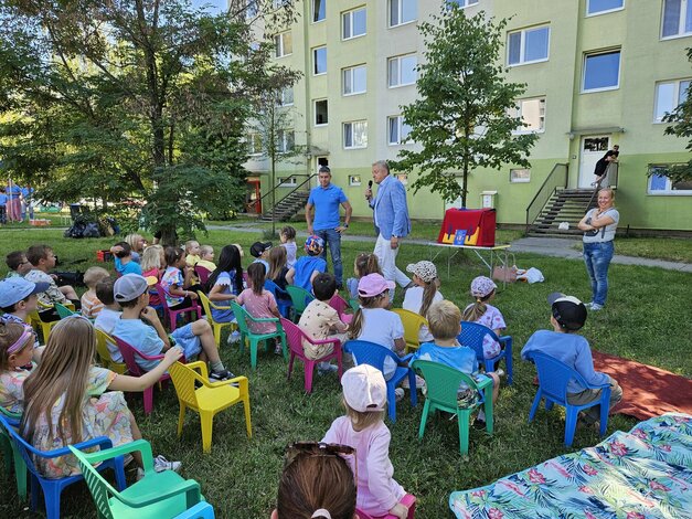 Knižnica na "severe" s divadlom tuš - Knižnica na Severe s Divadlom Tuš (2)