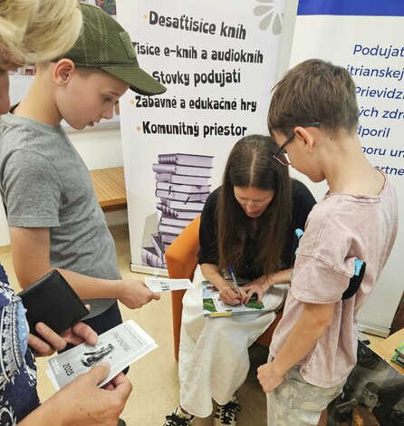 Lenka Šingovská v Hornonitrianskej knižnici (13)
