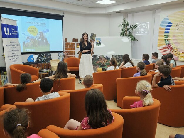 Lenka Šingovská v Hornonitrianskej knižnici (8)