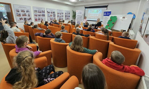 Lucia Benková v Hornonitrianskej knižnici (11)