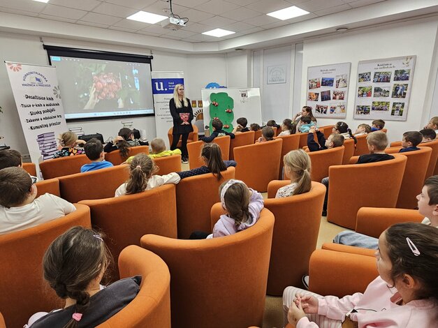Lucia Benková v Hornonitrianskej knižnici (3)