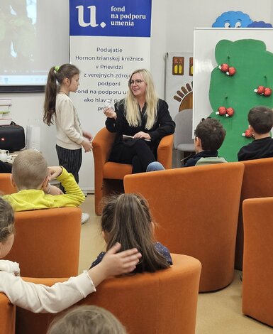 Lucia Benková v Hornonitrianskej knižnici (4)