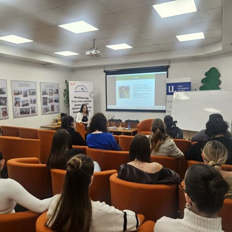 Lucia földešiová v hornonitrianskej knižnici - Vo svete etikiet s Luciou Foldešiovou (6)