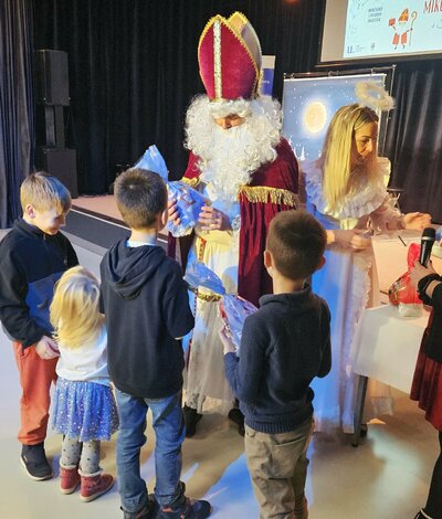 Mikuláš v knižnici (10)
