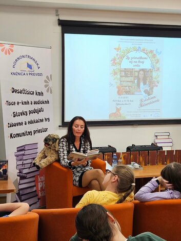 Kristína Miśovičová v Hornonitrianskej knižnici (9)