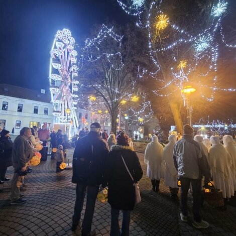 Nestrať sa vo svete informácií v hornonitrianskej knižnici - Lampiónový sprievod 2025 (11)