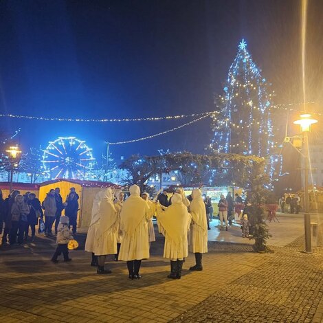 Nestrať sa vo svete informácií v hornonitrianskej knižnici - Lampiónový sprievod 2025 (15)