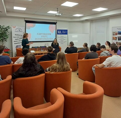 Nestrať sa vo svete informácií v hornonitrianskej knižnici - Zvol si info v Hornonitrianskej kniznici (7)