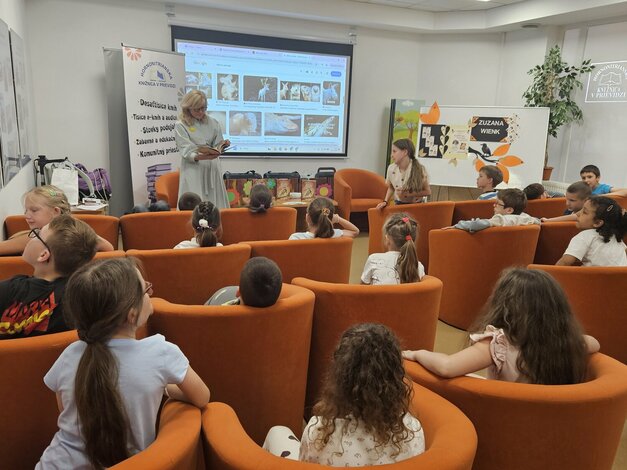 Beseda každý iný, všetci o.k. so zuzanou wienk - Zuzana Wienk v Hornonitrianskej knižnici (12)