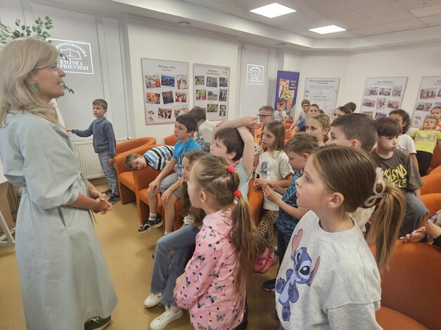Beseda každý iný, všetci o.k. so zuzanou wienk - Zuzana Wienk v Hornonitrianskej knižnici (15)