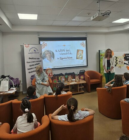 Beseda každý iný, všetci o.k. so zuzanou wienk - Zuzana Wienk v Hornonitrianskej knižnici (9)