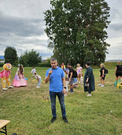 Knižnica v mestskom parku s rozprávkovými hrdinami - Knižní hrdinovia zavítali do Mestského parku (15)