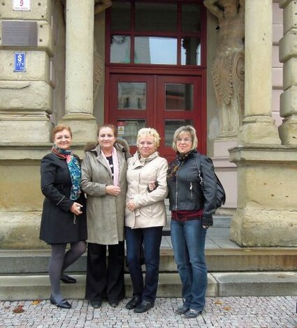 Naše vyslankyne: zľava A. Šenitková, riaditeľka Mgr. S. Myšiaková, B. Blaháčová a S.Kupcová