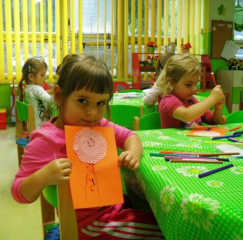 Ja som nakreslila medailu so stužkami