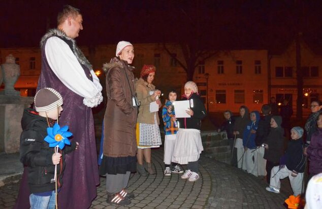 Slávnostné sľuby pani učiteľky a riaditeľa knižnice svojim "poddaným"