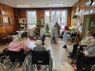 Ako sme seniorom pred vianocami rozdávali radosť