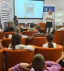 Kristína Miśovičová v Hornonitrianskej knižnici (4)