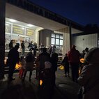 Nestrať sa vo svete informácií v hornonitrianskej knižnici - Lampiónový sprievod 2025 (12)