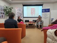 Svetom cez stránky kníh s dominikou sakmárovou - Dominika Sakmárová v Hornonitrianskej knižnici (14)