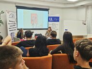 Svetom cez stránky kníh s dominikou sakmárovou - Dominika Sakmárová v Hornonitrianskej knižnici (3)