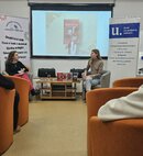 Svetom cez stránky kníh s dominikou sakmárovou - Dominika Sakmárová v Hornonitrianskej knižnici (4)