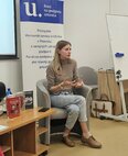 Svetom cez stránky kníh s dominikou sakmárovou - Dominika Sakmárová v Hornonitrianskej knižnici (6)