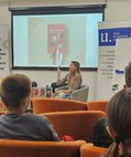 Svetom cez stránky kníh s dominikou sakmárovou - Dominika Sakmárová v Hornonitrianskej knižnici (7)