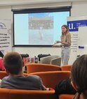Svetom cez stránky kníh s dominikou sakmárovou - Dominika Sakmárová v Hornonitrianskej knižnici (9)