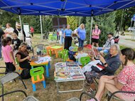 Knižnica v mestskom parku s rozprávkovými hrdinami - Knižní hrdinovia zavítali do Mestského parku (11)