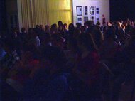 Nie "duchovia", ale návštevníci besedy počas premietania
