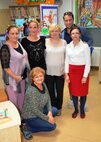 ... s priateľom a zamestnancami knižnice