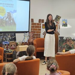 Lenka Šingovská v Hornonitrianskej knižnici (3)