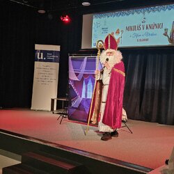 Mikuláš v knižnici (2)